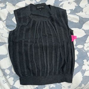Jones New York gray sleeveless sweater